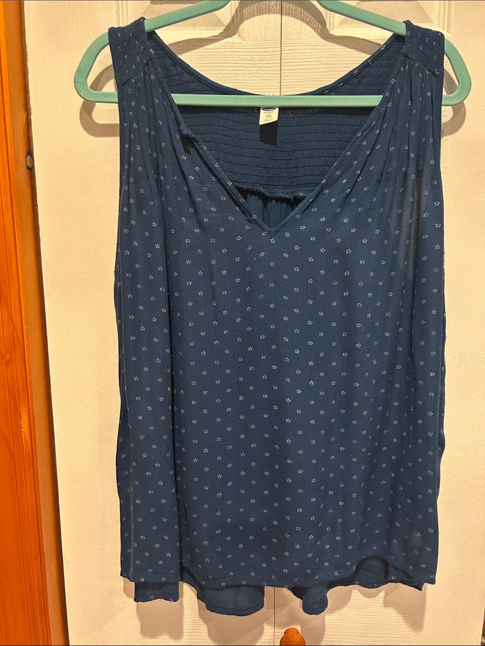 Old Navy Navy Blue Printed V-Neck Women's Tank